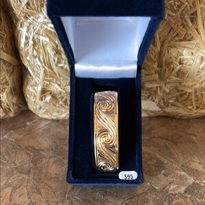 Montana Silversmiths Elegant Two Tone Vaquero Swirl Cuff Bracelet